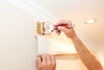 Pose de papier peint à Aulan — revêtements muraux et toiles de verre